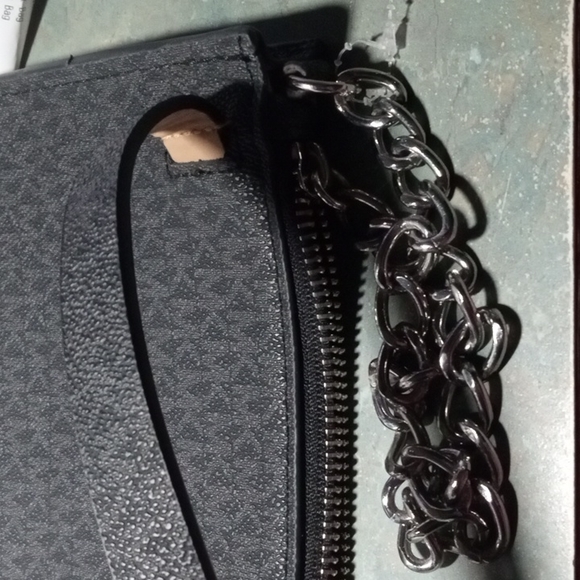 New MICHAEL KORS Women's Signature MK Logo Thin Fanny Pack. Large - Picture 5 of 9